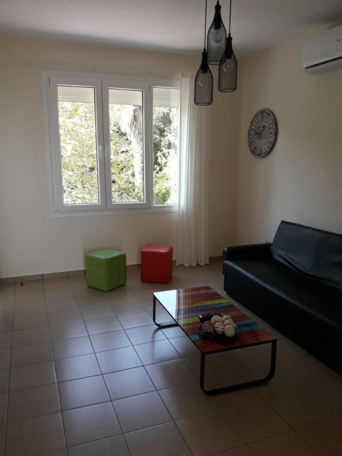 Poseidono'S Apartment Пафос Экстерьер фото
