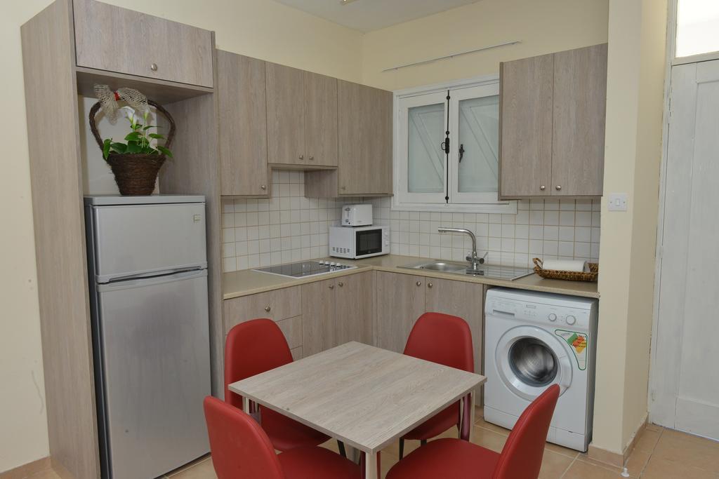 Poseidono'S Apartment Пафос Экстерьер фото